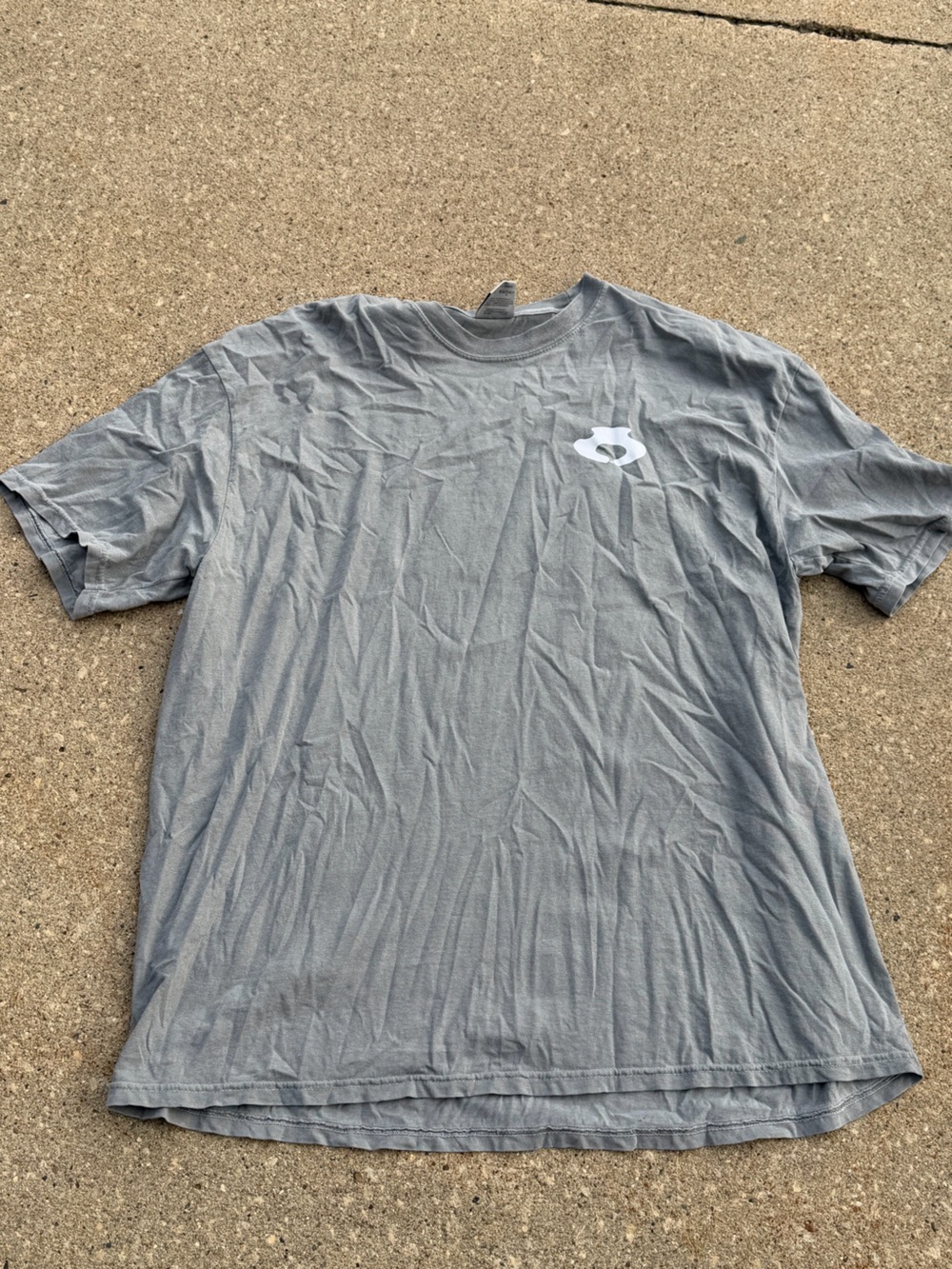 Men's Gray Short-Sleeve Tee with Subtle Chest Logo